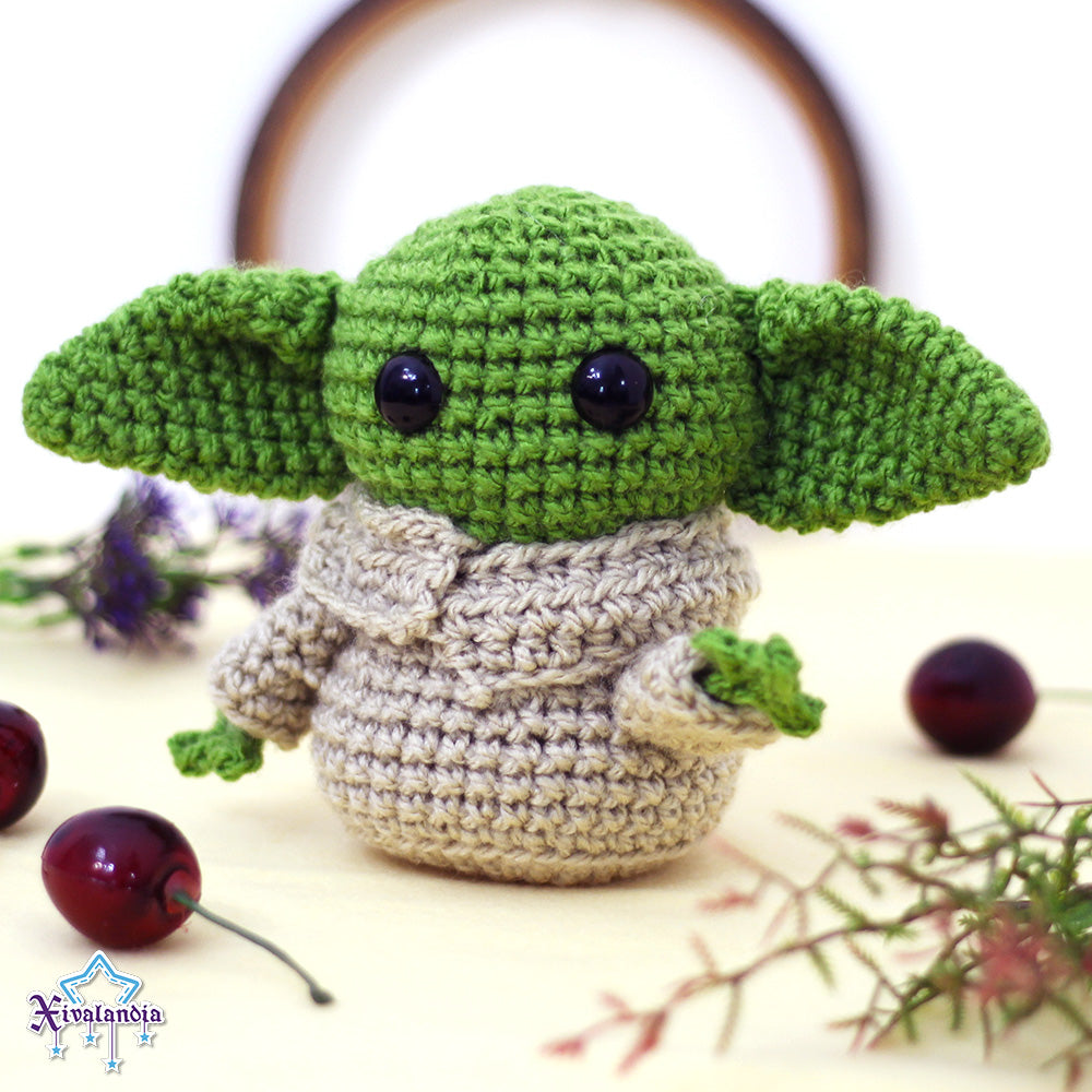 Peluche Baby Yoda, Grogu Alien bebé verde 14cm, tejido crochet artesanal, amigurumi