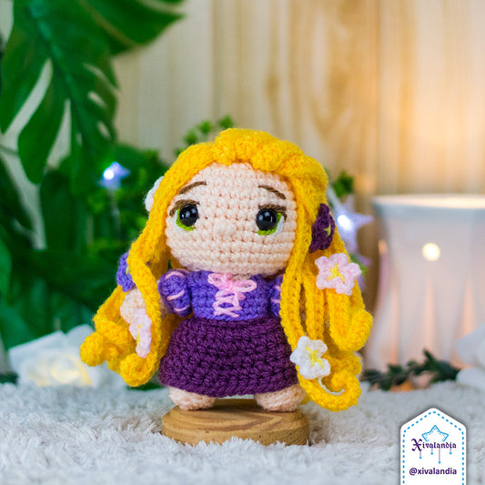 Muñeca Rapunzel 15cm, tejido crochet artesanal, peluche amigurumi