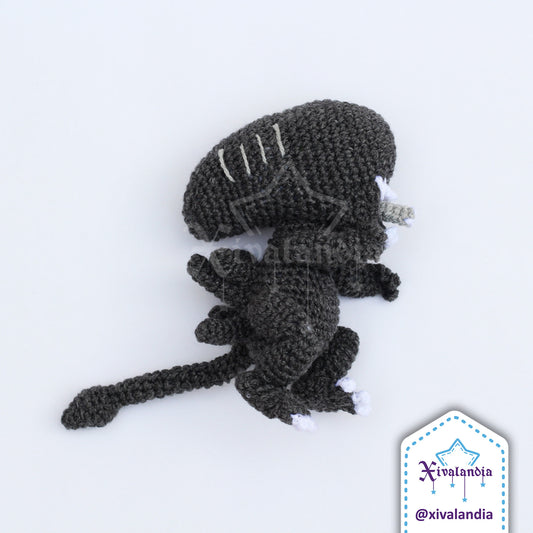 Peluche Alien Xenomorfo 15cm, tejido crochet artesanal, amigurumi