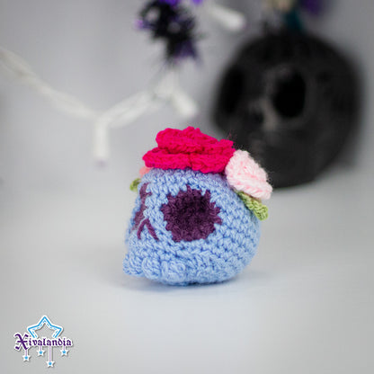 Peluche Cráneo con flores 7cm, calavera crochet artesanal, amigurumi